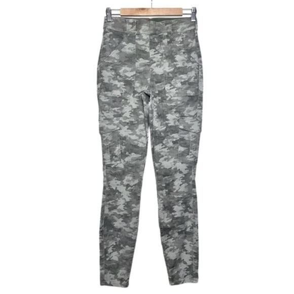 Spanx stretch twill ankle cargo pants - stone wash camo- Brand New With Tags - Picture 9 of 16